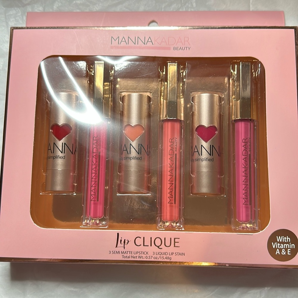 Mannakadar Beauty lip clique
